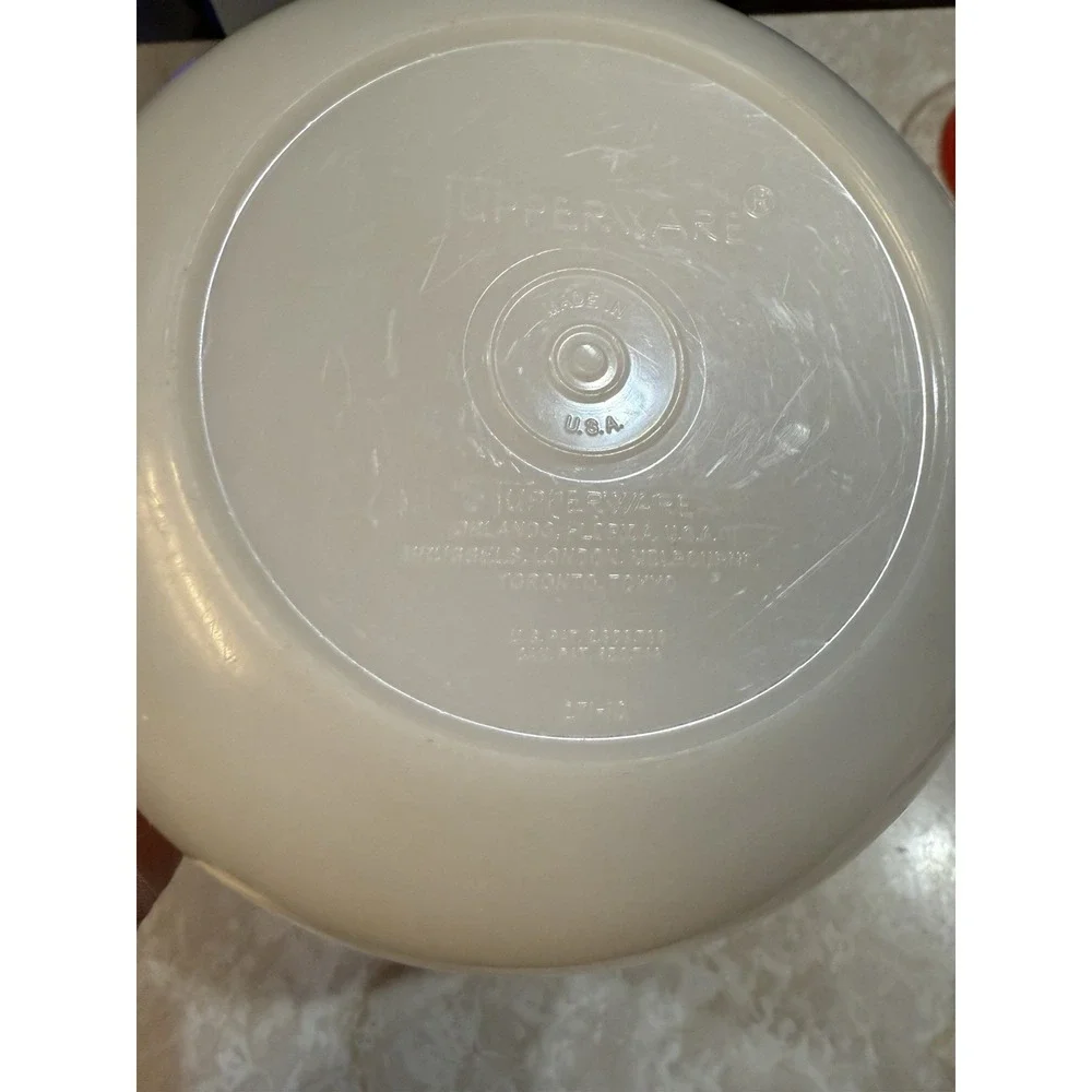 Vtg Tupperware Bowl 271-10 With Lid Millionaire Line Seal 228-5  Circa 1954 EUC‎
